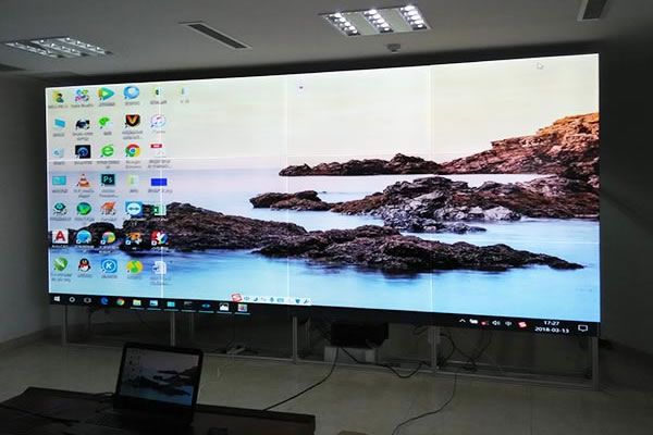 現(xiàn)代會(huì)議室使用0.88mm拼接屏好還是LED顯示屏好？