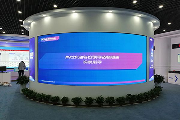 室內選擇P3LED顯示屏好還是拼接屏好？