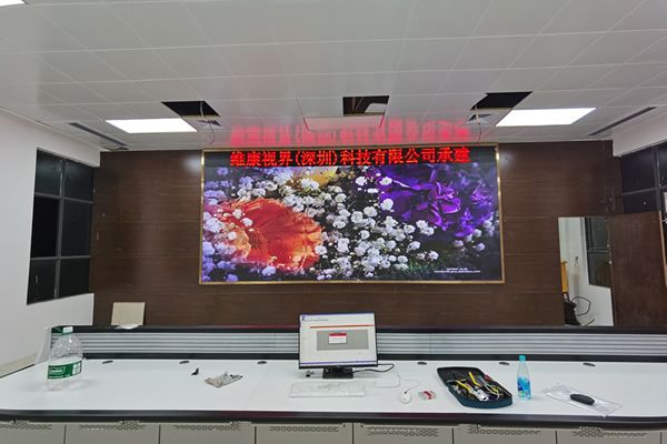 一套常見的室內(nèi)LED顯示屏系統(tǒng)包括哪些設(shè)備？