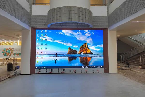 LED全彩屏有哪些特點(diǎn)，在采購(gòu)時(shí)需要注意什么