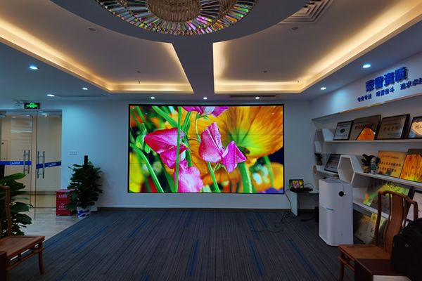 大數(shù)據(jù)可視化大屏使用LED顯示屏好，還是拼接屏好