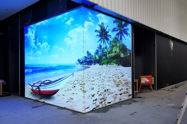 直播背景墻大屏怎么選擇，用LED屏好還是拼接屏好？