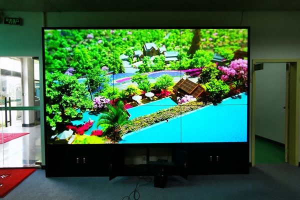 多媒體會議室用投影機好，還是液晶拼接屏好？