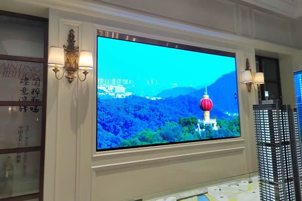 展廳大屏使用投影機(jī)好，還是LED顯示屏好