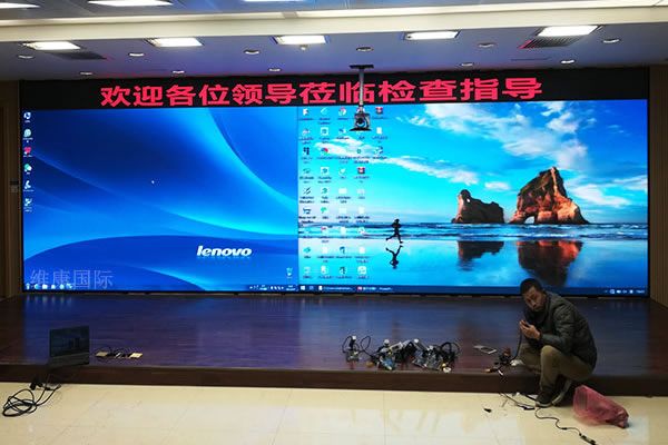 小間距LED屏幕和無縫液晶拼接屏的區(qū)別有哪些，哪種顯示效果好？