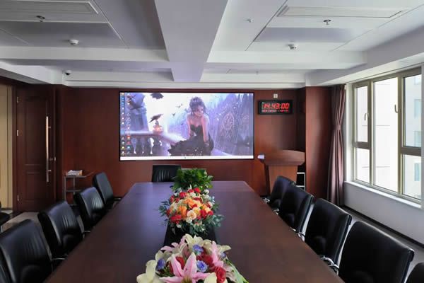 學校會議室大屏使用投影機好，還是LED顯示屏好？