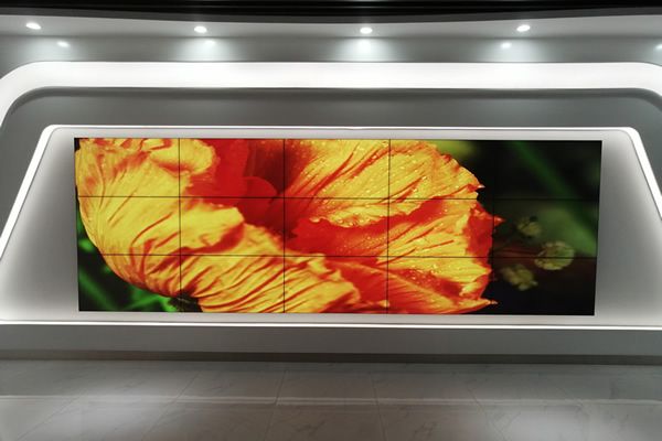 網(wǎng)絡直播間背景墻用液晶拼接屏好，還是LED顯示屏好？