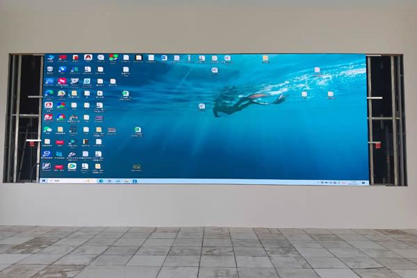 COB顯示屏與傳統(tǒng)的LED顯示屏有什么區(qū)別？