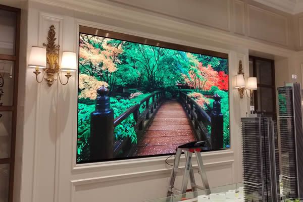 COB顯示屏和傳統(tǒng)的LED顯示屏有什么區(qū)別？