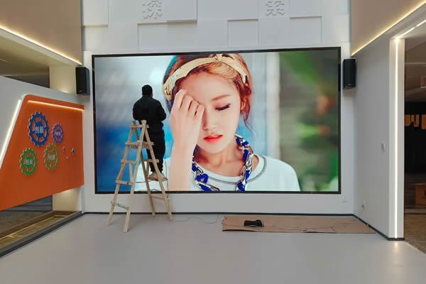 全彩室內(nèi)LED顯示屏價(jià)格多少錢(qián)一平方？