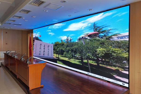 6米寬10米長(zhǎng)的會(huì)議室，做多大尺寸的LE顯示屏合適？